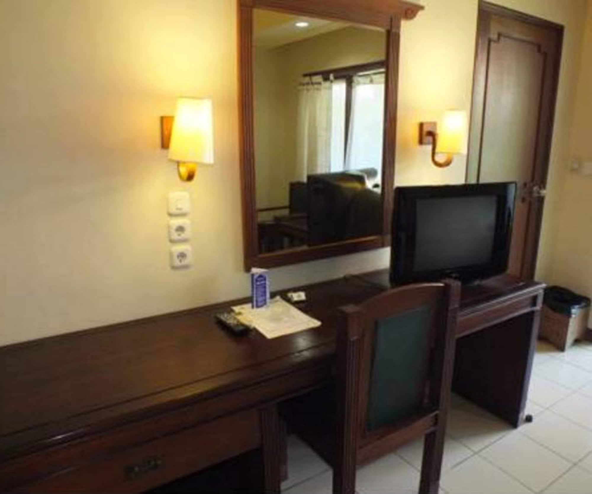 Besakih Beach Hotel Sanur Buitenkant foto
