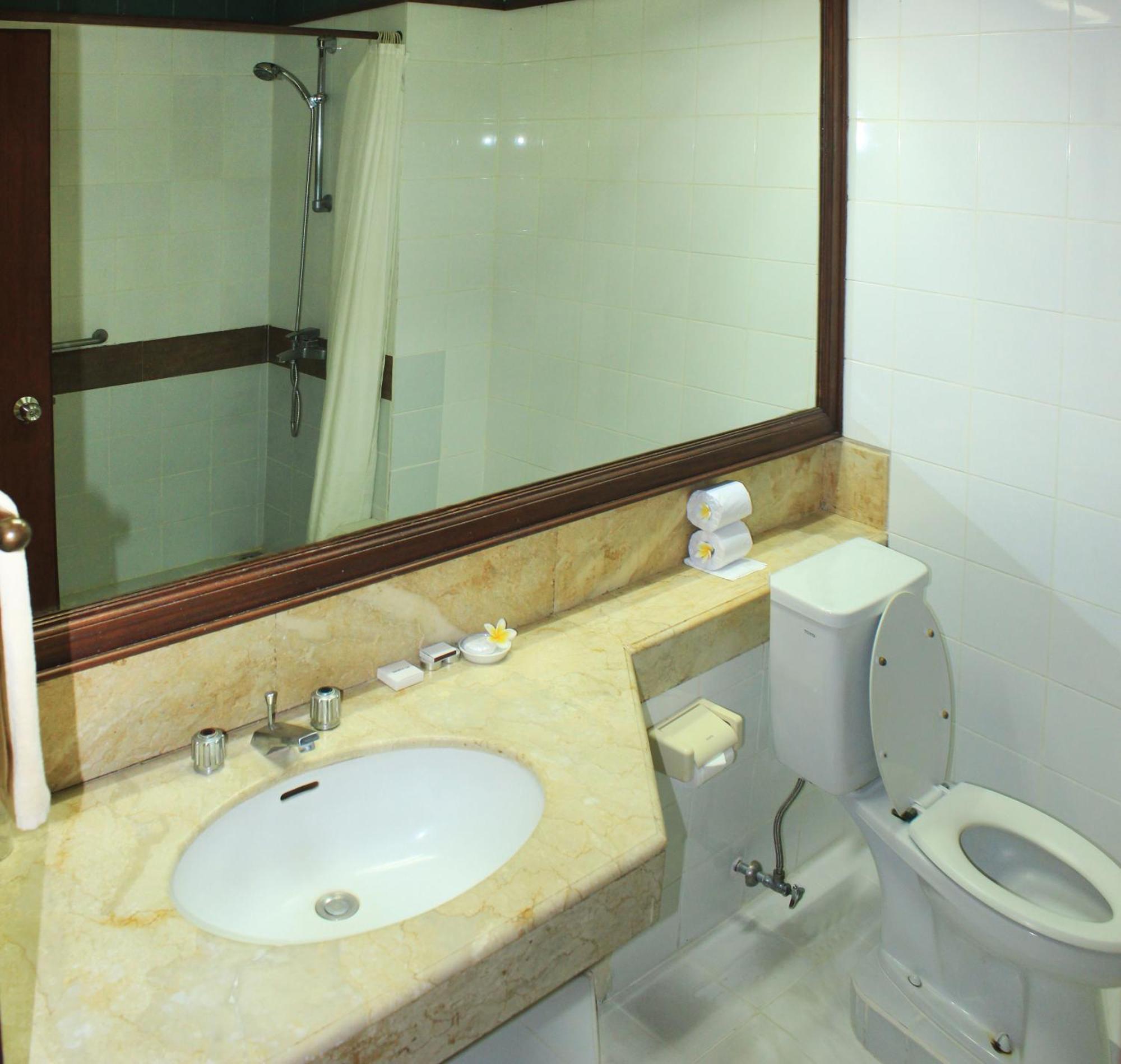 Besakih Beach Hotel Sanur Buitenkant foto